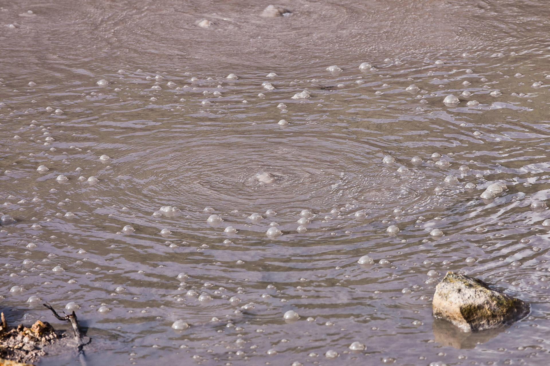 Vulkanischer Schwefelsee
